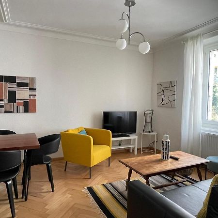 Appartement Luna Avec Parking Couvert Prive Le Locle Buitenkant foto