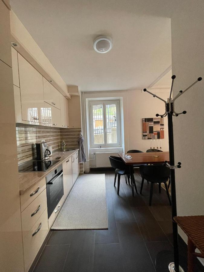 Appartement Luna Avec Parking Couvert Prive Le Locle Buitenkant foto