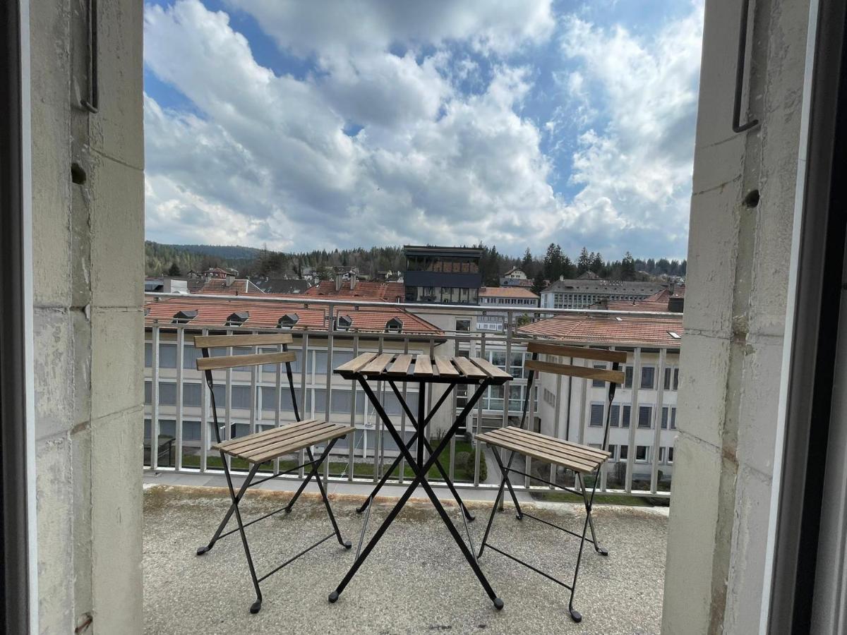 Appartement Luna Avec Parking Couvert Prive Le Locle Buitenkant foto