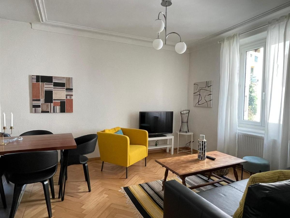 Appartement Luna Avec Parking Couvert Prive Le Locle Buitenkant foto