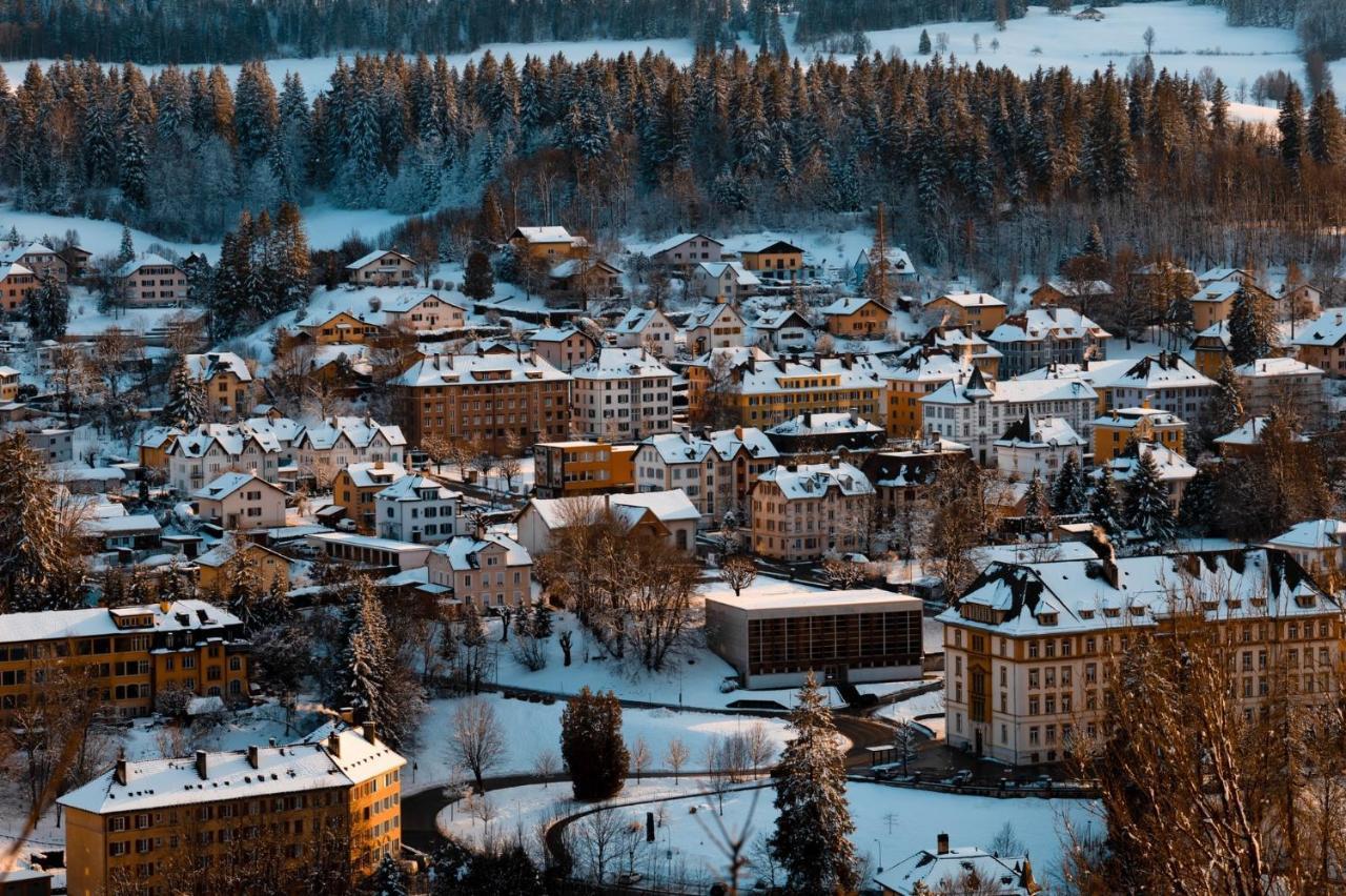 Appartement Luna Avec Parking Couvert Prive Le Locle Buitenkant foto